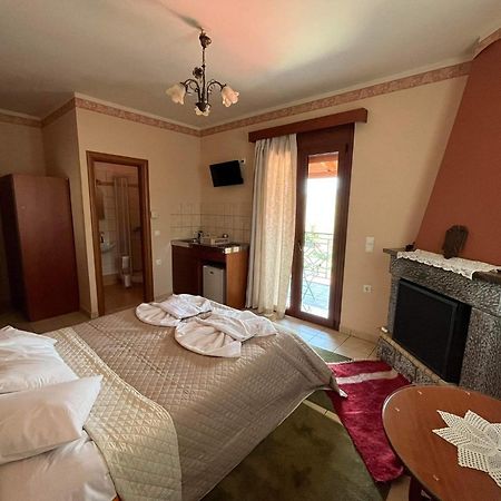 To Spiti Tis Irinis Hotel Vitina Exterior photo
