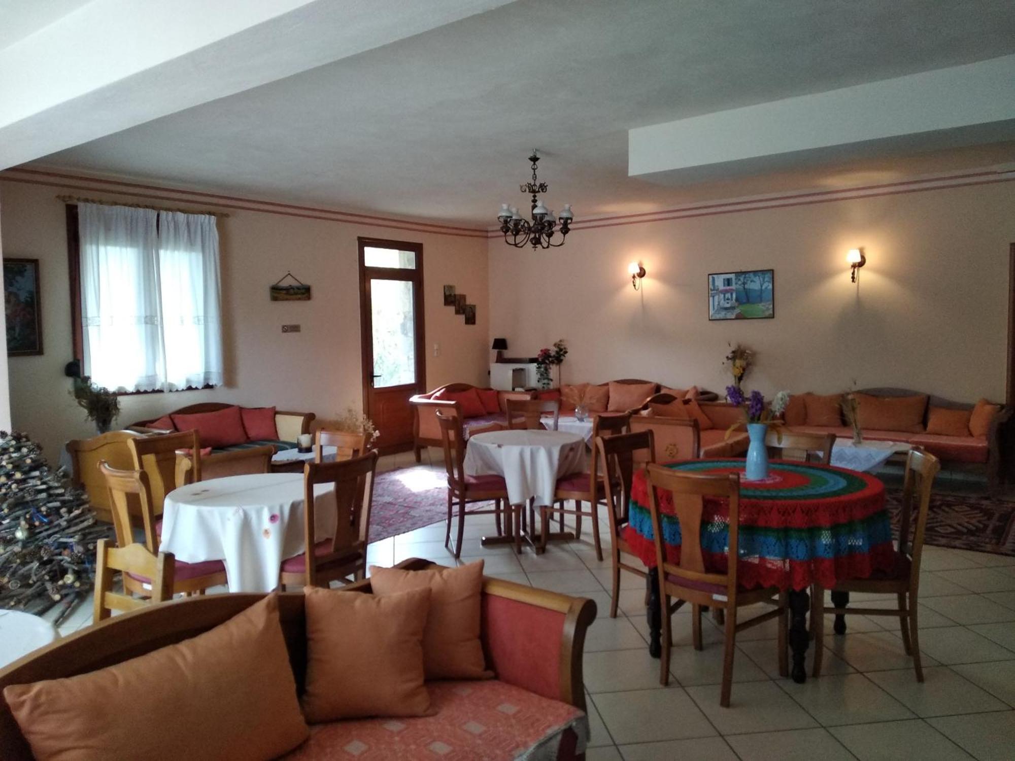 To Spiti Tis Irinis Hotel Vitina Exterior photo