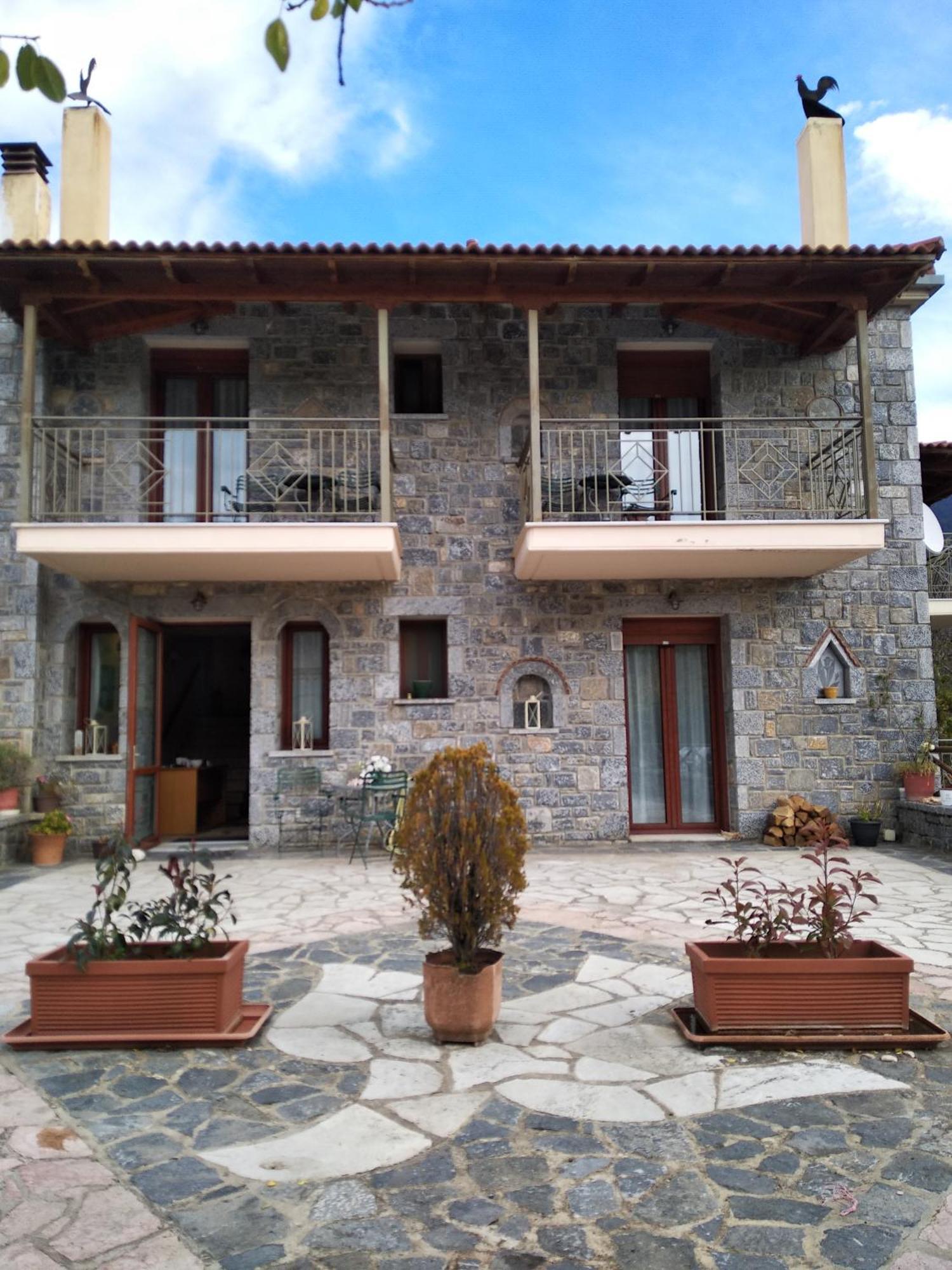 To Spiti Tis Irinis Hotel Vitina Exterior photo