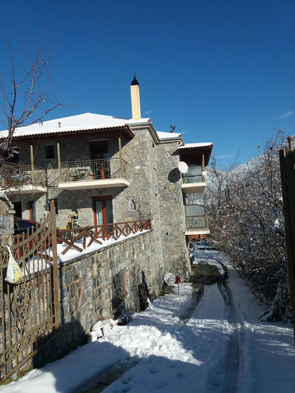 To Spiti Tis Irinis Hotel Vitina Exterior photo
